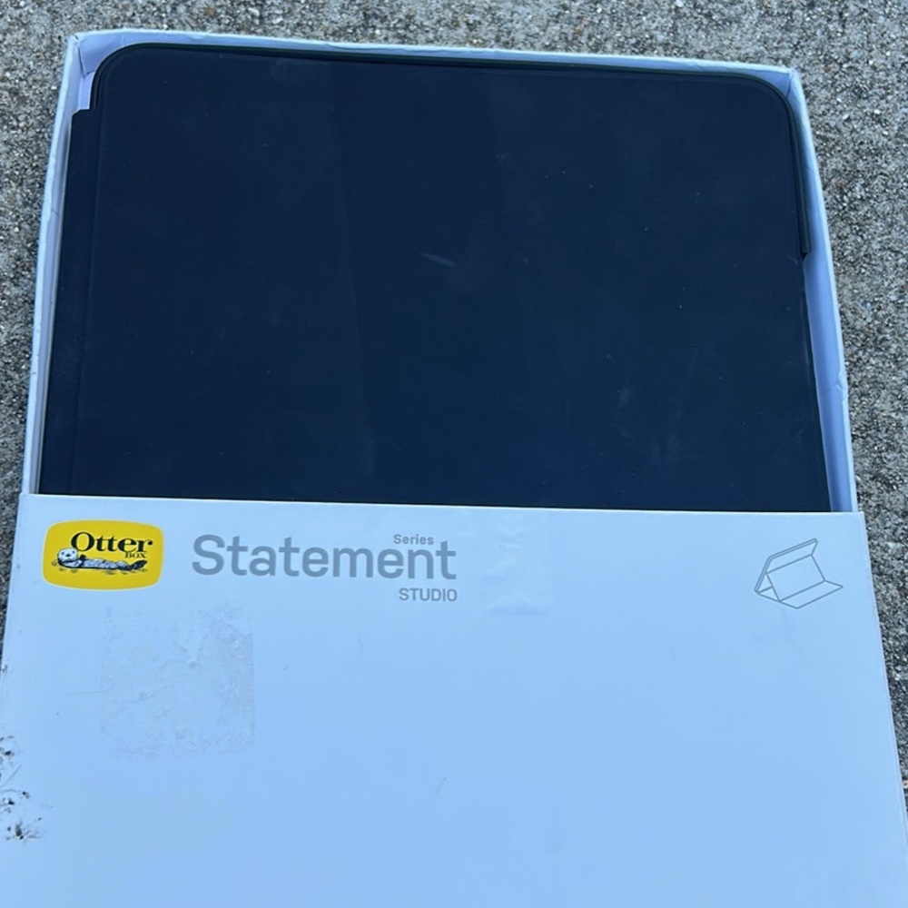 OtterBox Statement Series Studio IPad Pro 11” Cover NWT